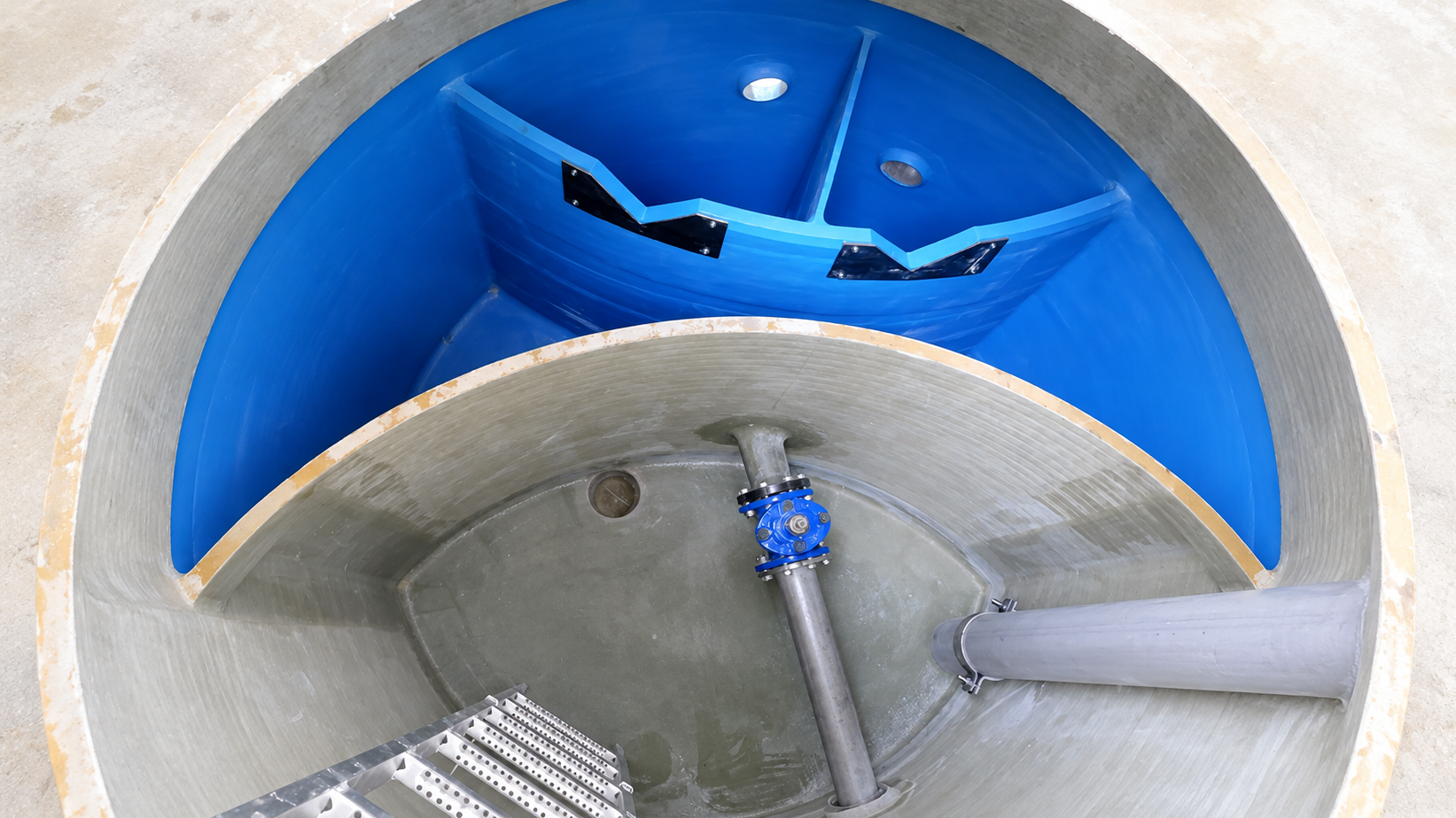 Ghiser din FRP cu geometrie specială Puț din fibră de sticlă armată (GFK), fabricat la comandă, cu o structură geometrică specială și perete interior.
